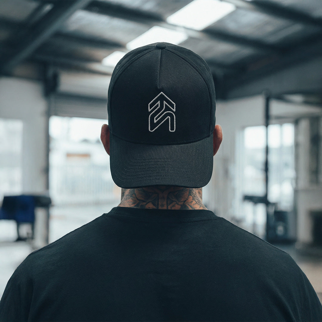 Set Lifting Black & White Hat