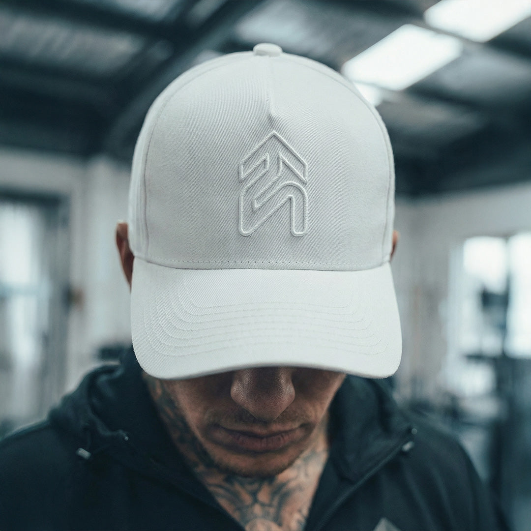 Set Lifting All White Hat