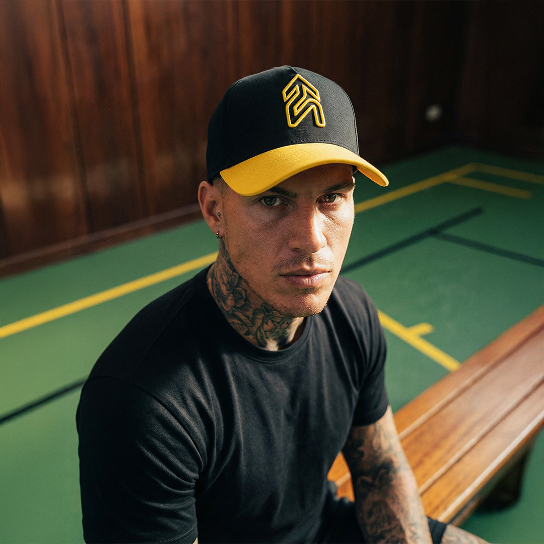 Set Lifting Black & Yellow Hat