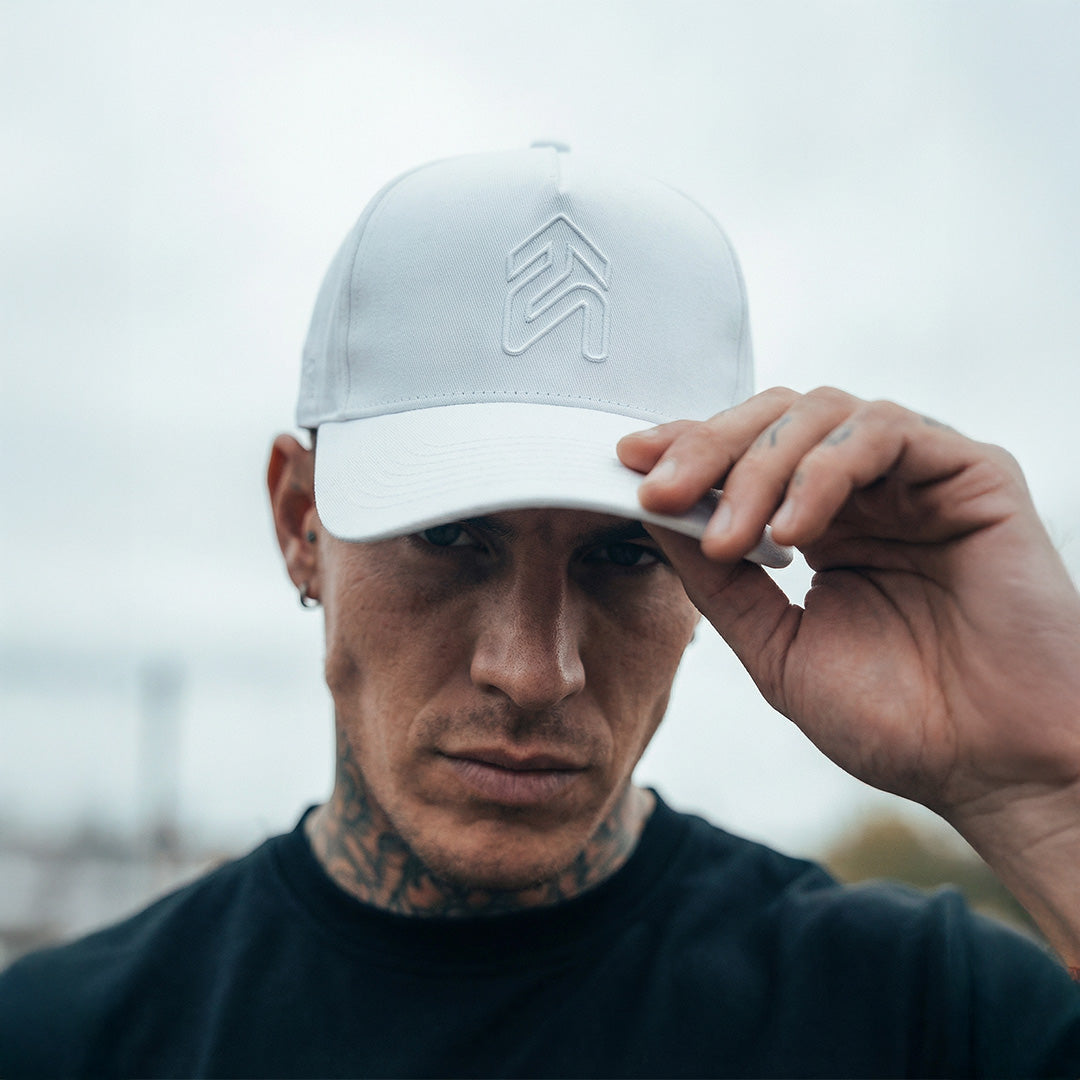 Set Lifting All White Hat