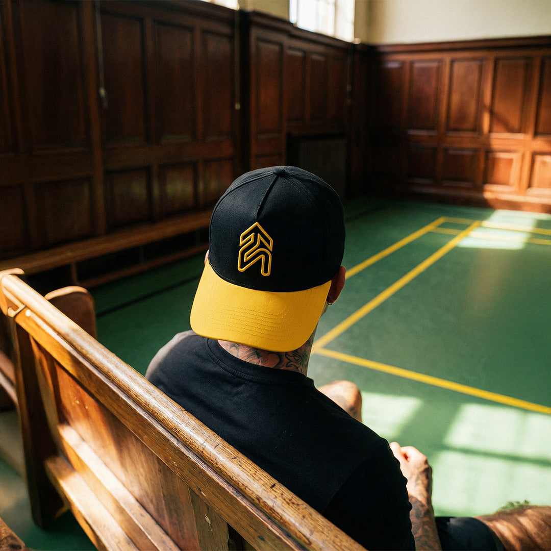 Set Lifting Black & Yellow Hat