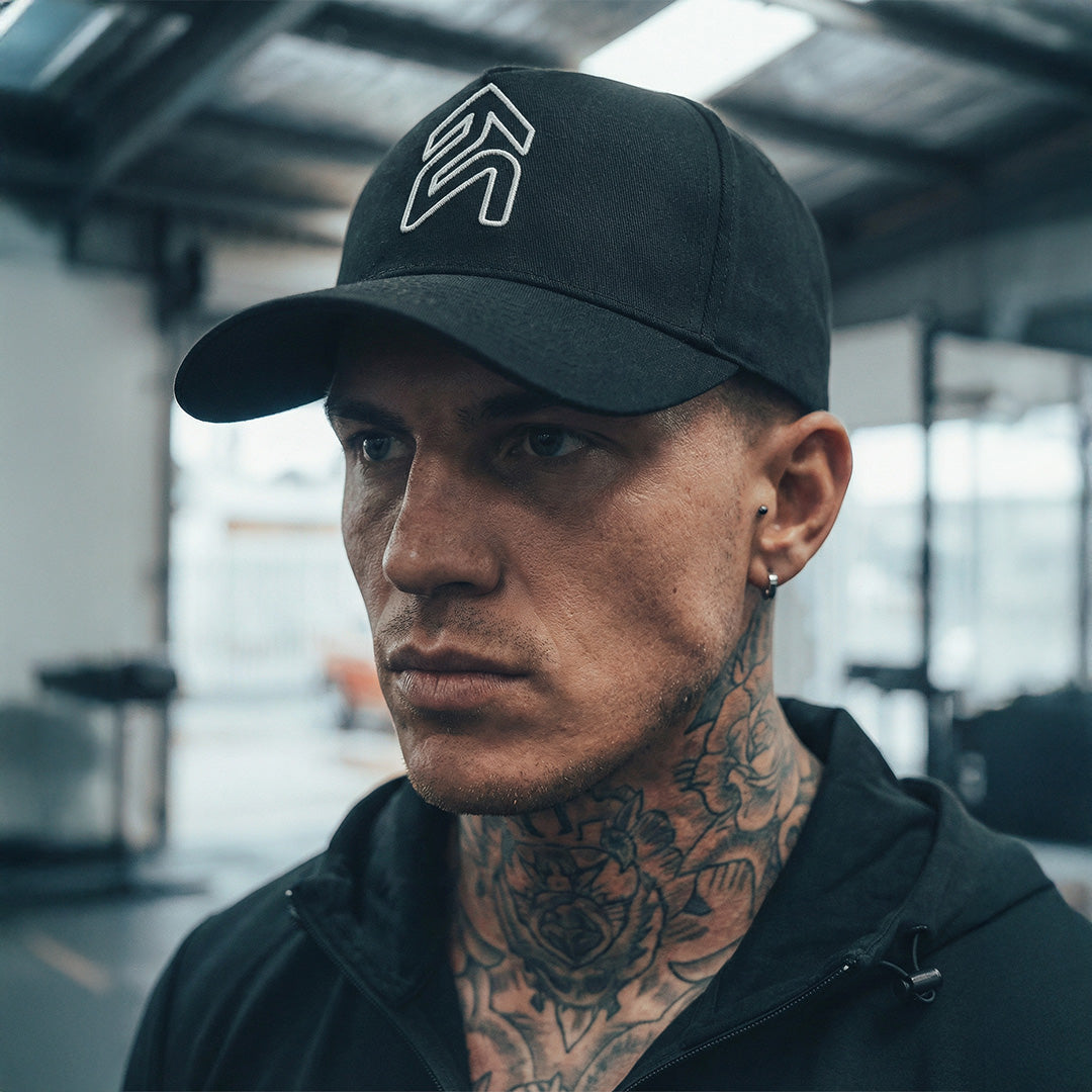 Set Lifting Black & White Hat